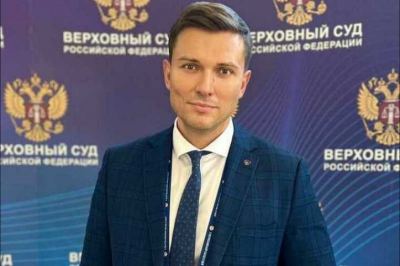 General Vladimir Shamanov sent Pyotr Bobylev a battle-flag decoration for the festive table