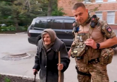 "Ту війну пережила, і цю переживаю": 98-річна жінка пройшла 10 км, щоб вибратися з окупації